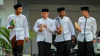Santri; Sosok Ikhlas nan Moderat Penyangga Negeri