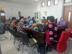 Kegiatan Rapat Dosen tentang Persiapan UTS dan Evaluasi Perkuliahan Semester Genap TA 2018/2019