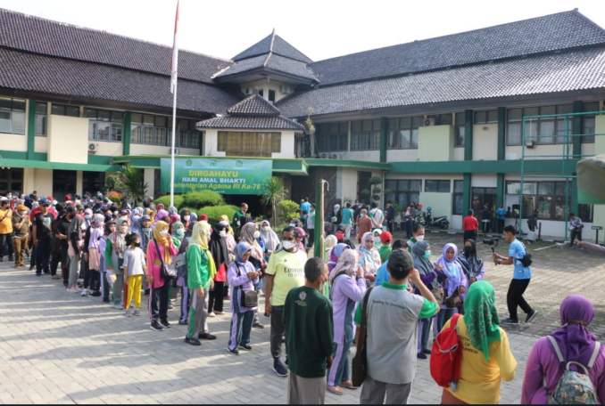 Jalan Santai IAIN Syekh Nurjati Cirebon Dalam Rangka HAB Kemenag RI