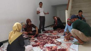 Fakultas Ushuluddin, Adab dan Dakwah IAIN Syekh Nurjati Cirebon Tingkatkan Kekompakan Melalui Kurban
