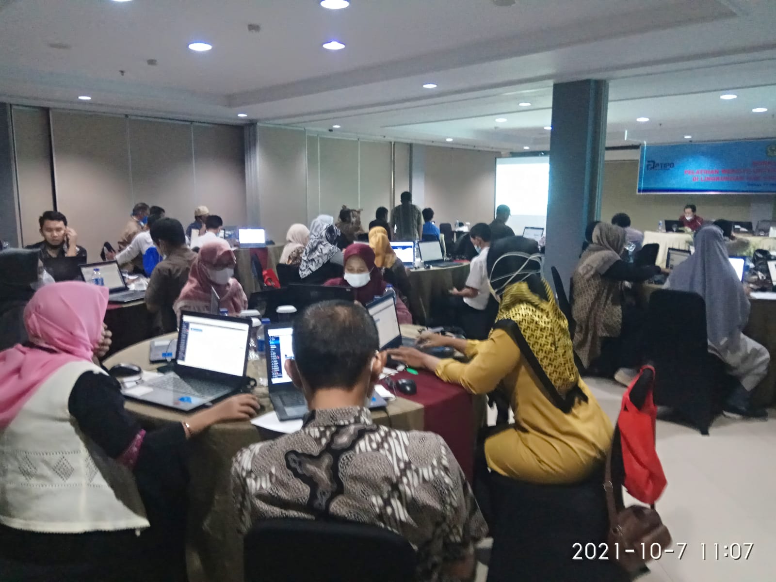 Workshop tentang Pelatihan Pengelolaan Website bagi Tenaga Kependidikan